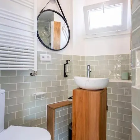 3 En Hyper Centre De *